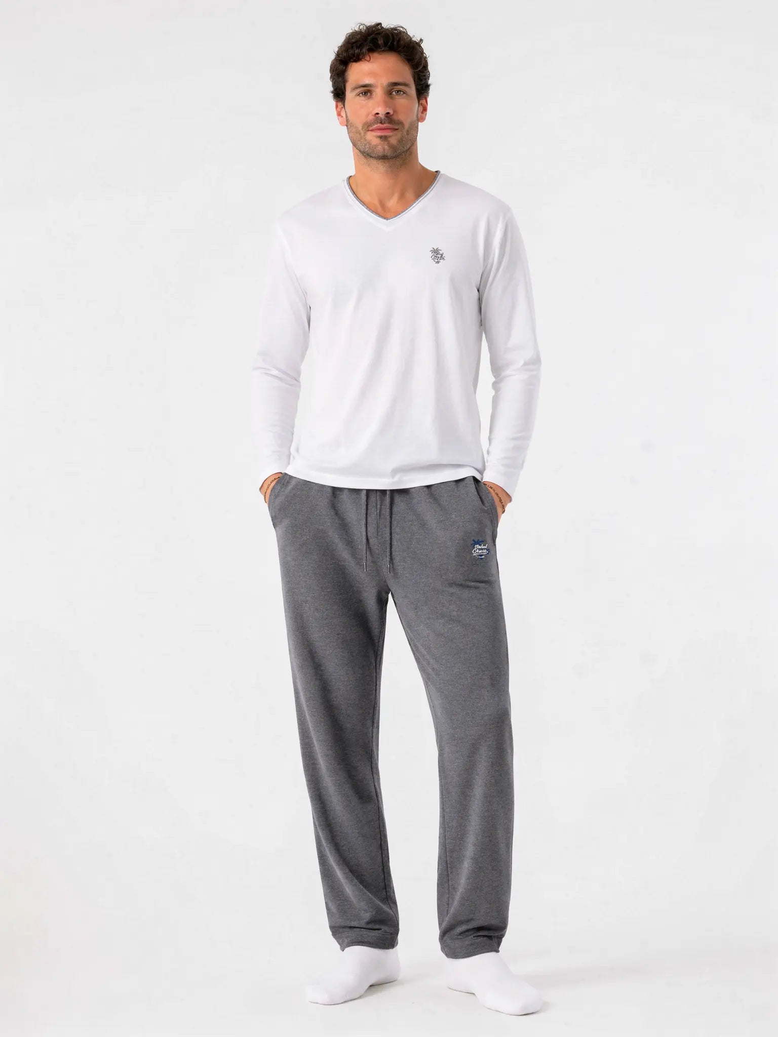 (Weiß) Lounge Shirt Herren am Model im Outfit-Look