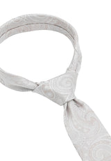 (Beige) Hochzeitskrawatte Paisley Seide – Detailansicht gebundener Knoten
