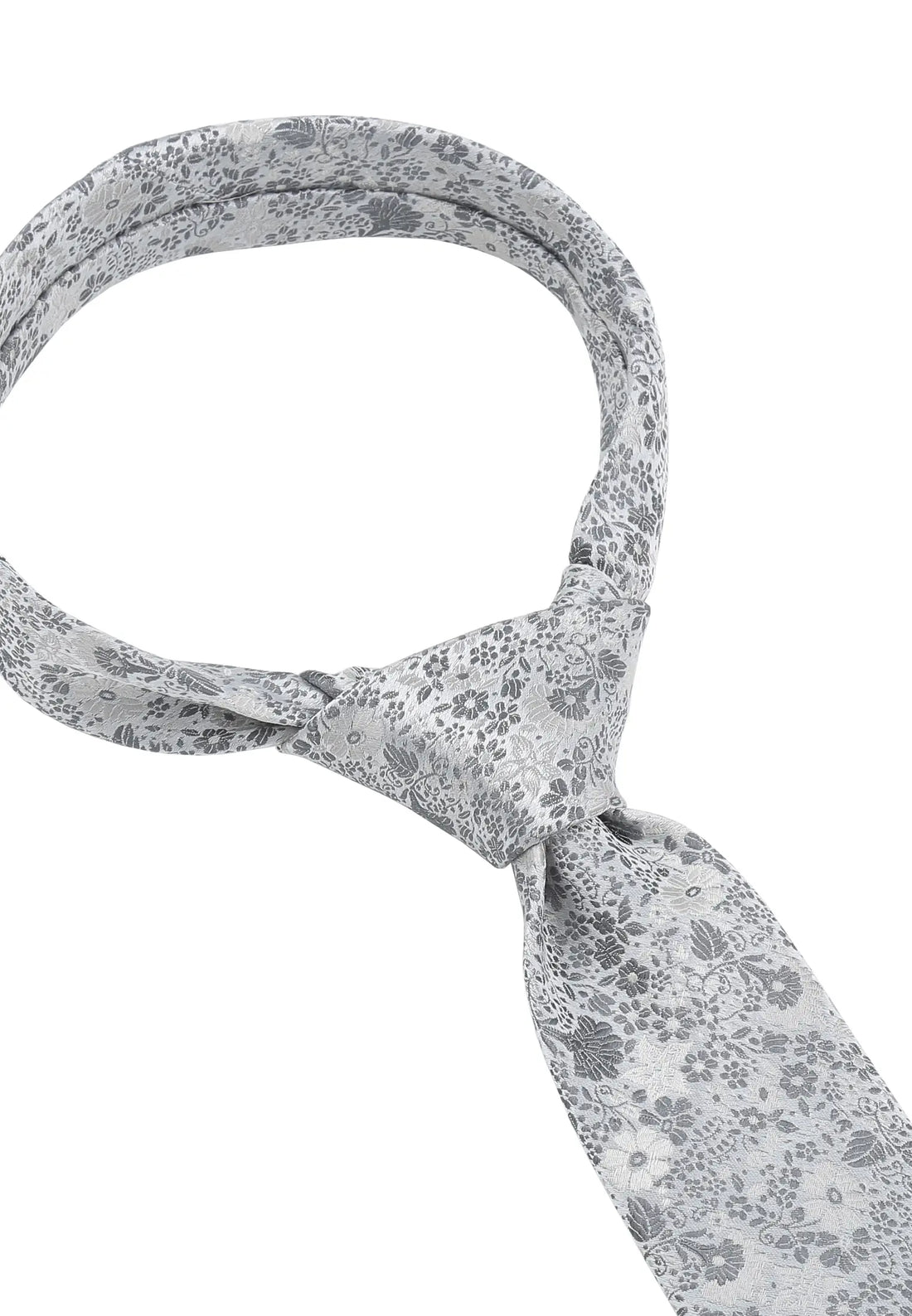 (Silber) Hochzeitskrawatte Floral Seide – Detailansicht gebundener Knoten