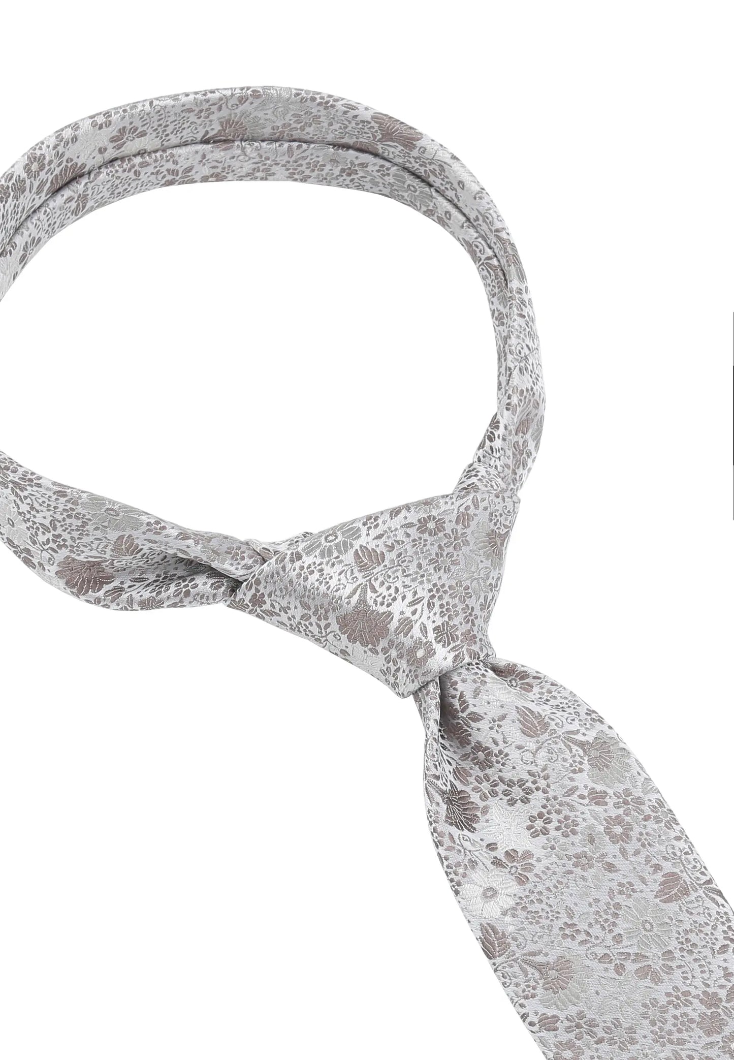 (Taupe) Hochzeitskrawatte Floral Seide – Detailansicht gebundener Knoten