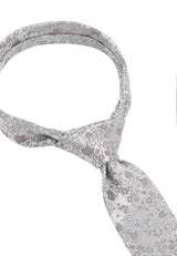 (Taupe) Hochzeitskrawatte Floral Seide – Detailansicht gebundener Knoten