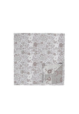 (Taupe) Einstecktuch Hochzeit Floral Seide – Detailansicht mit Ecke umgeschlagen