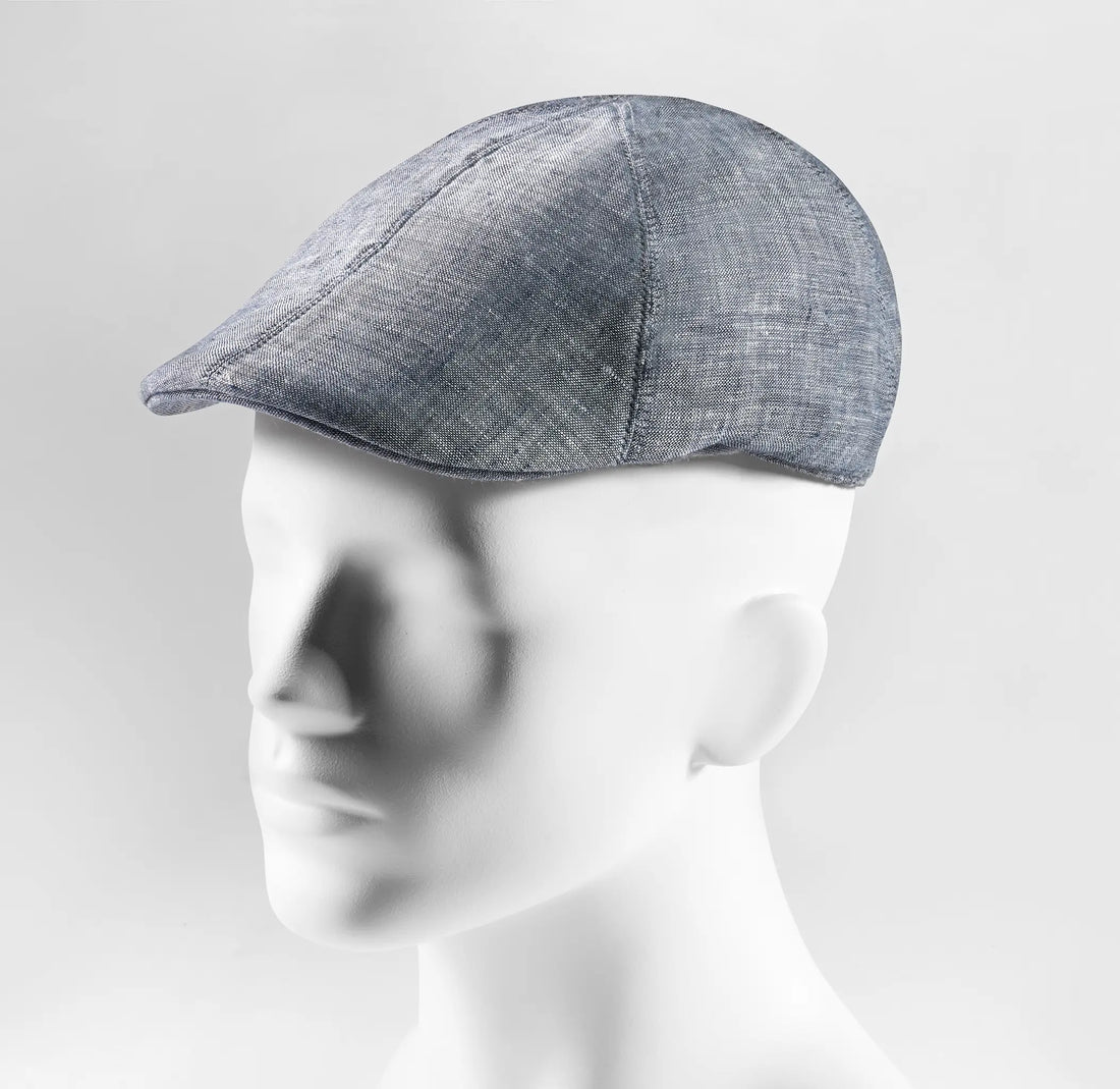 (Blau) Schiebermütze Herren Leinen – Flat Cap seitliche Ansicht auf Mannequin