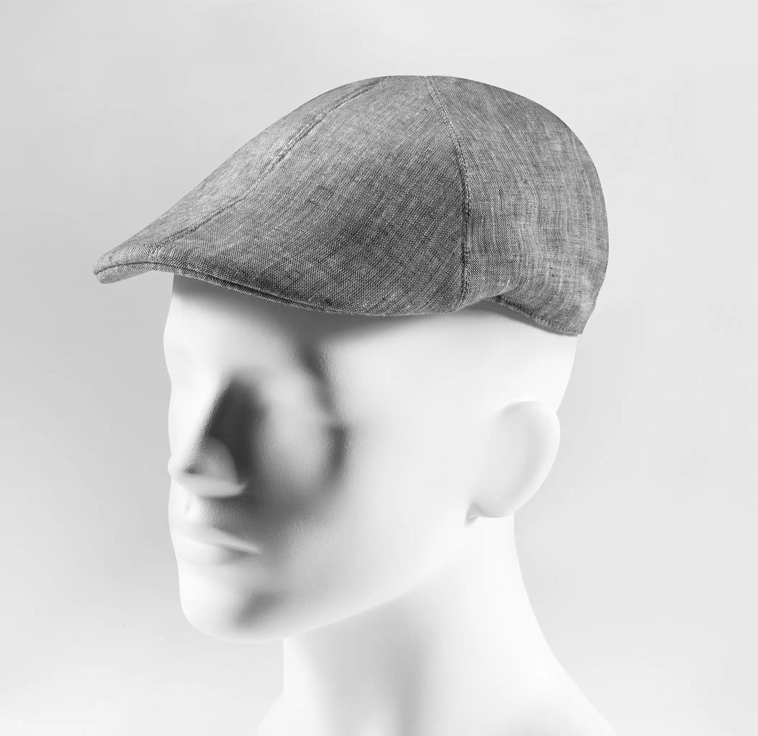 (Grau) Schiebermütze Herren Leinen – Flat Cap seitliche Ansicht auf Mannequin