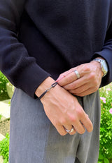 (Schwarz) Armband aus Edelstahl & Seil – Amalfi am Handgelenk getragen