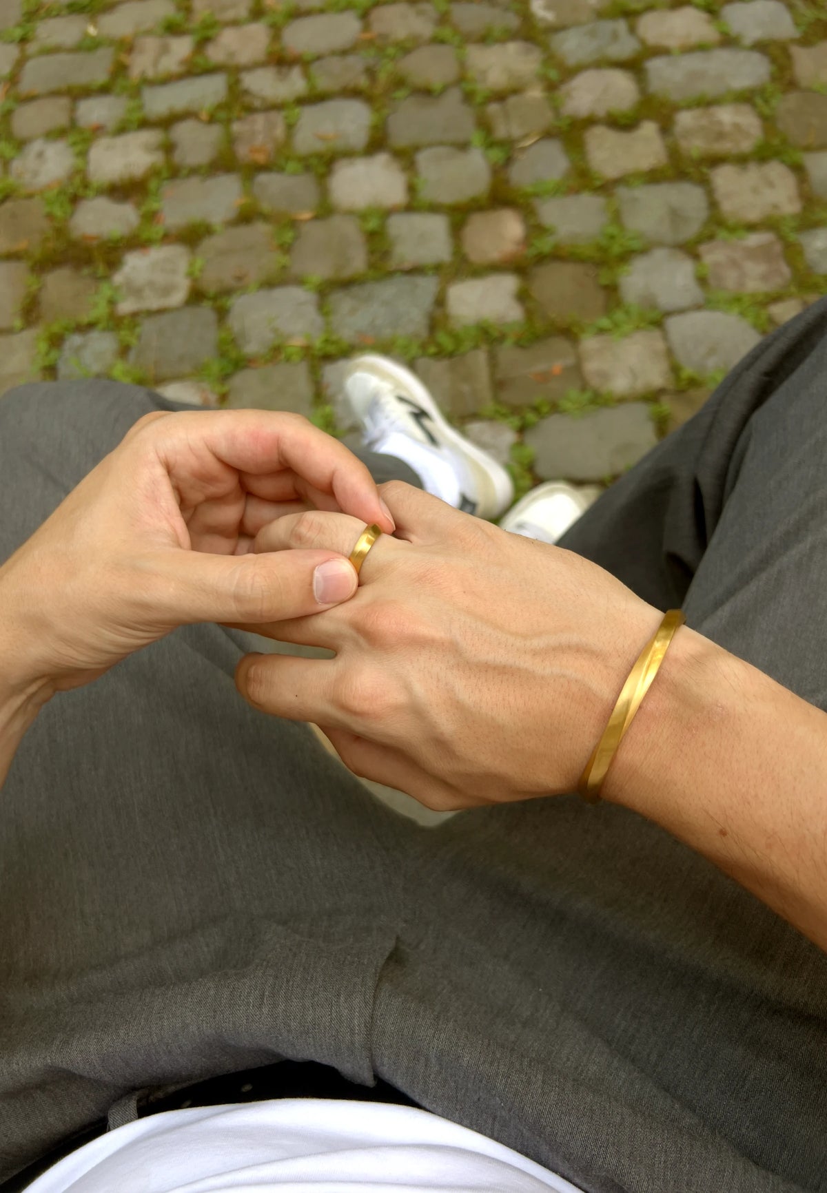 (Gold) Armband aus Edelstahl – Alba am Handgelenk getragen