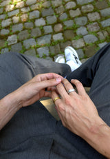(Silber) Ring aus Edelstahl – Rigel am Finger getragen
