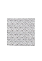 (Taupe) Einstecktuch Hochzeit Floral – Frontalansicht flach ausgelegt