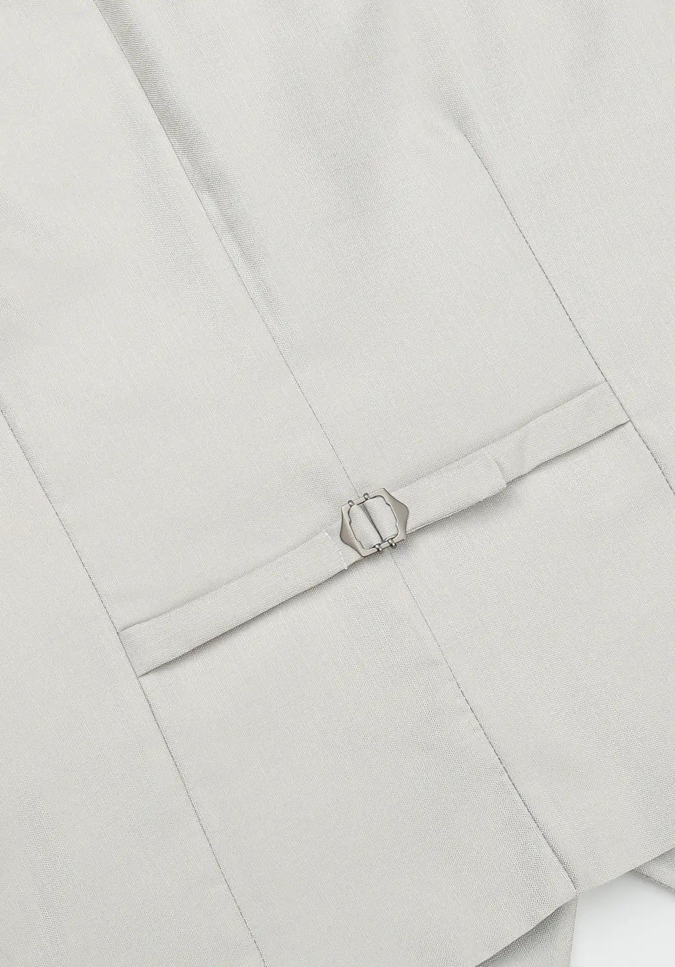 (Beige) Hochzeitsweste Herren – Rückseite mit verstellbarem Riegel und Metallschnalle