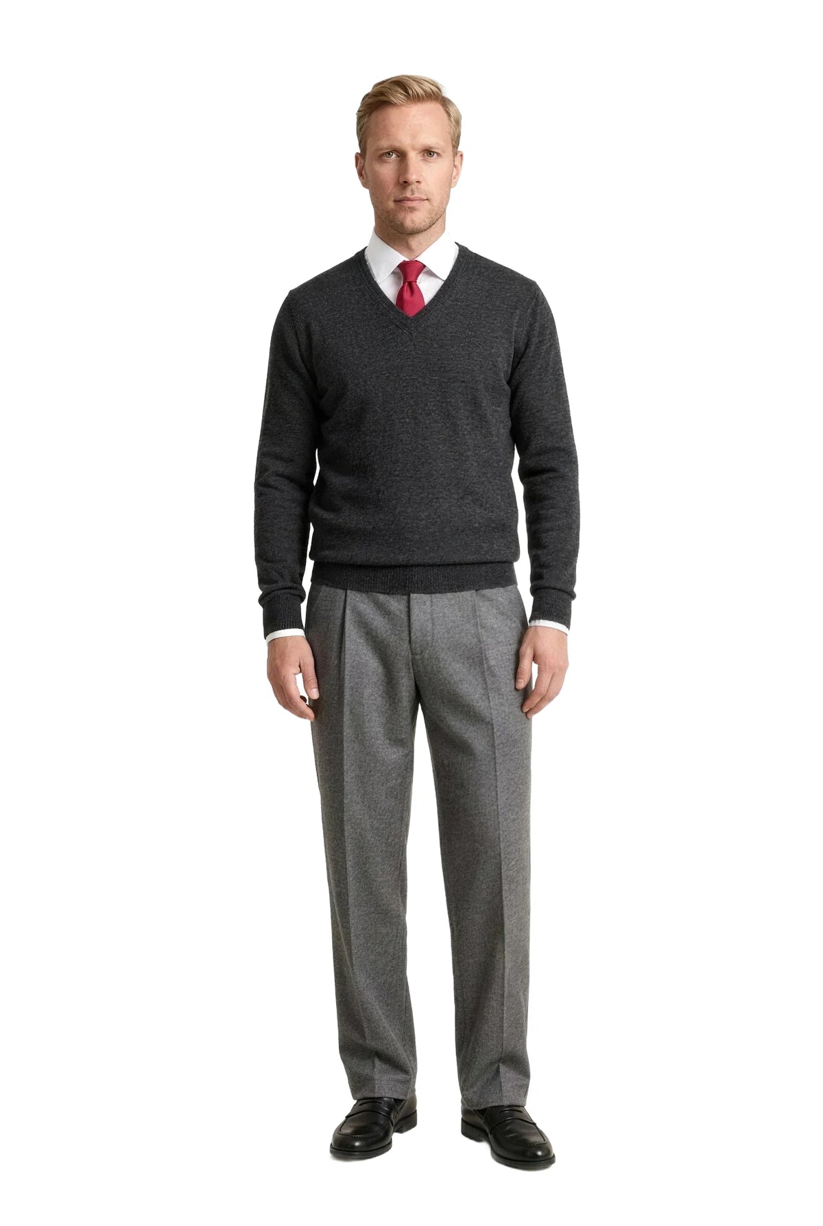 (Bordeaux) seidenkrawatte herren uni getragen ganzkörper look mit v-pullover